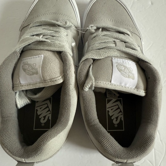 Vans Gray and White Sneakers Classic Low-Top Design men 6.5 women 8 - Picture 5 of 11